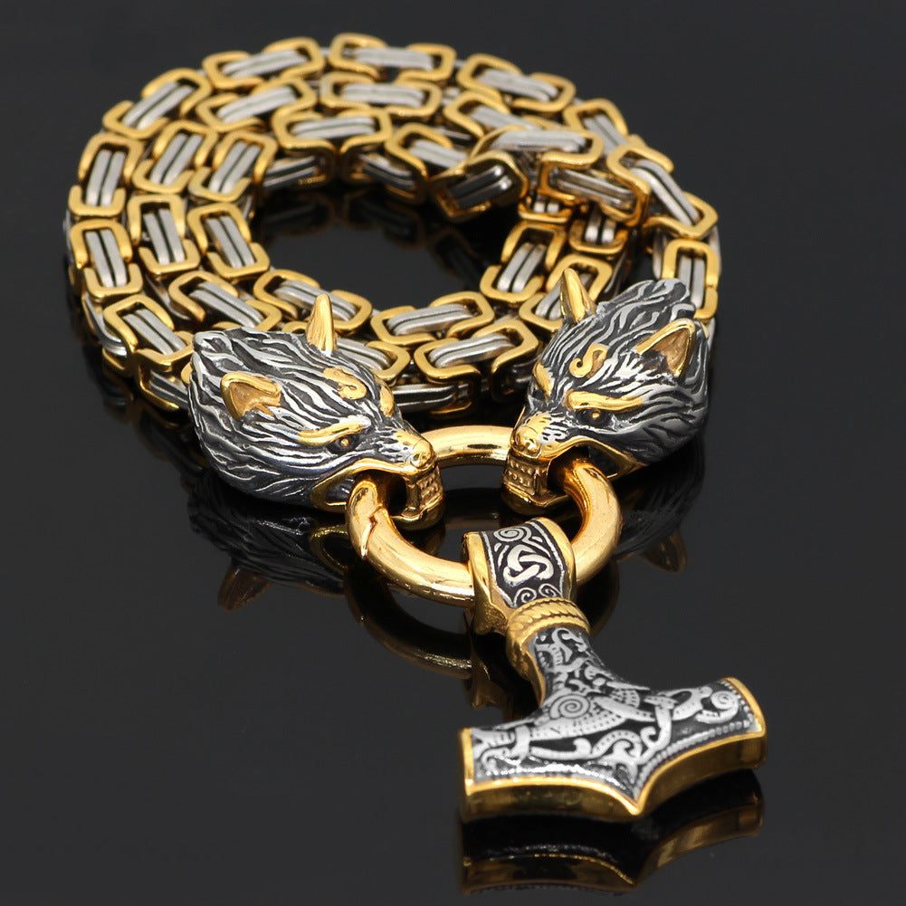 Collier viking avec têtes de loup reliées à un anneau et marteau central
