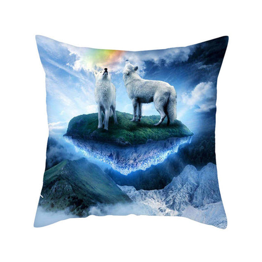 Housse de coussin décorative de 45x45 cm, illustrant des loups blancs majestueux posés sur une roche flottante, effleurant les nuages dans un ciel onirique. Design animalier captivant et poétique en tissu peau de pêche pour une décoration intérieure unique.