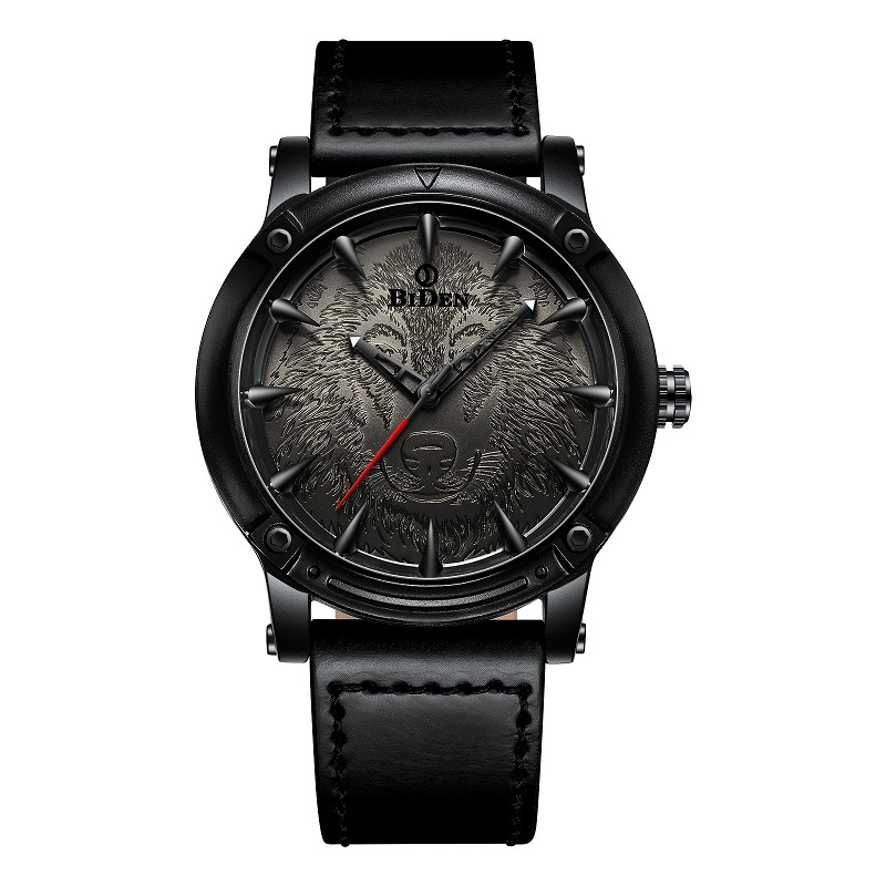 Montre loup noire vue de face, révélant son cadran sophistiqué et son bracelet en cuir noir pour un look intemporel.
