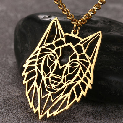 Zoom sur le pendentif Collier Loup Origami en couleur or, mettant en valeur les lignes géométriques raffinées et la finition brillante en acier inoxydable.






