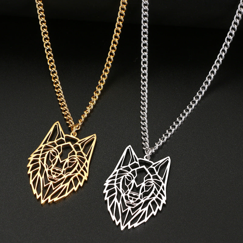 Vue globale du Collier Loup Origami en version or et argent, avec leurs chaînes en acier inoxydable, affichant un design moderne et minimaliste inspiré de l'art origami.






