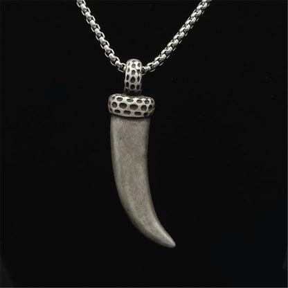 Collier Croc de Loup avec un design raffiné, symbole de bravoure et d’indépendance, idéal pour les passionnés de bijoux loup.

