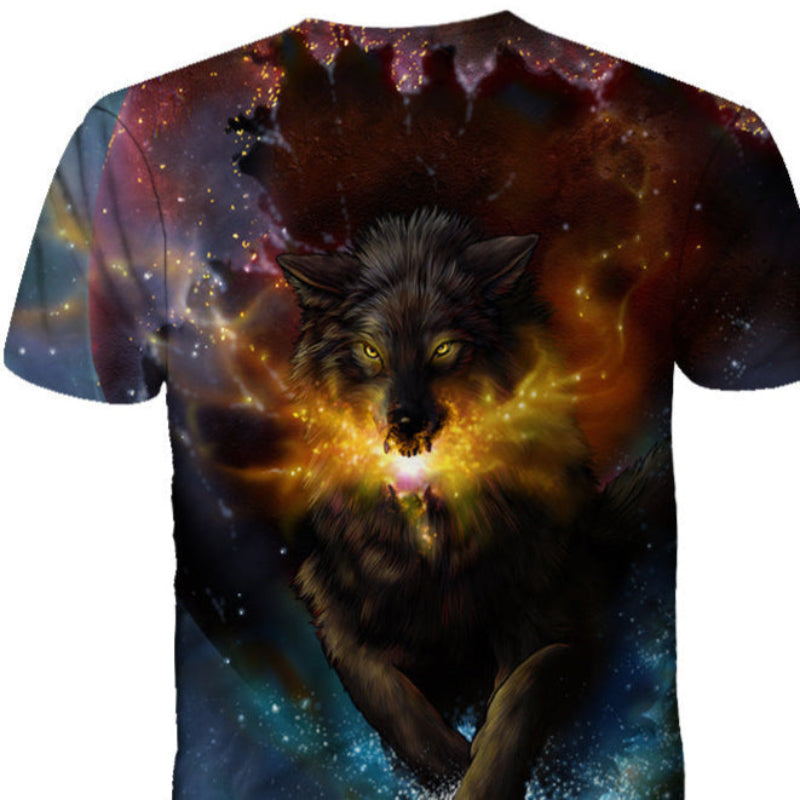 Dos du t-shirt galactique avec motif miroir du loup cosmique, dévoilant l'effet impression 3D sur toute la surface textile, pour un look immersif et saisissant.