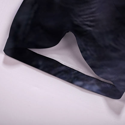 Détail du bas du T-shirt Loup Féroce, montrant la finition soignée et la coupe ample pour un confort optimal et une allure décontractée.