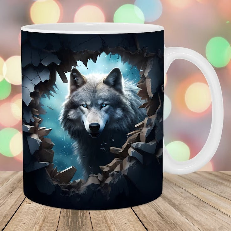 Vue de face de la tasse Loup Gris, mettant en valeur le design 3D du loup émergeant d'un trou.
