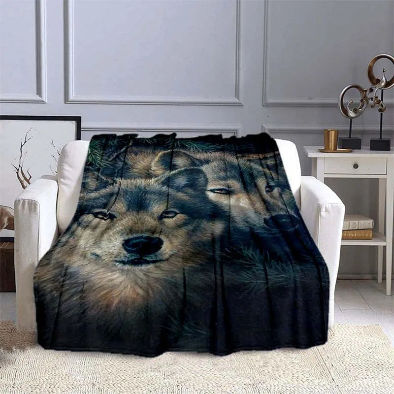 Plaid Loups Majestueux en fibre de polyester, représentant deux loups majestueux dans un design moderne et élégant. Parfait pour apporter une touche de nature sauvage et de confort à votre intérieur.